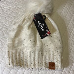 The Hatter Company Ivory Knit Pom-Pom Hat